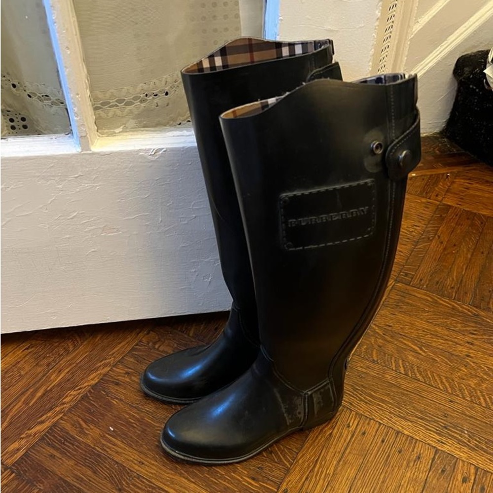 Burberry rubber rain boots